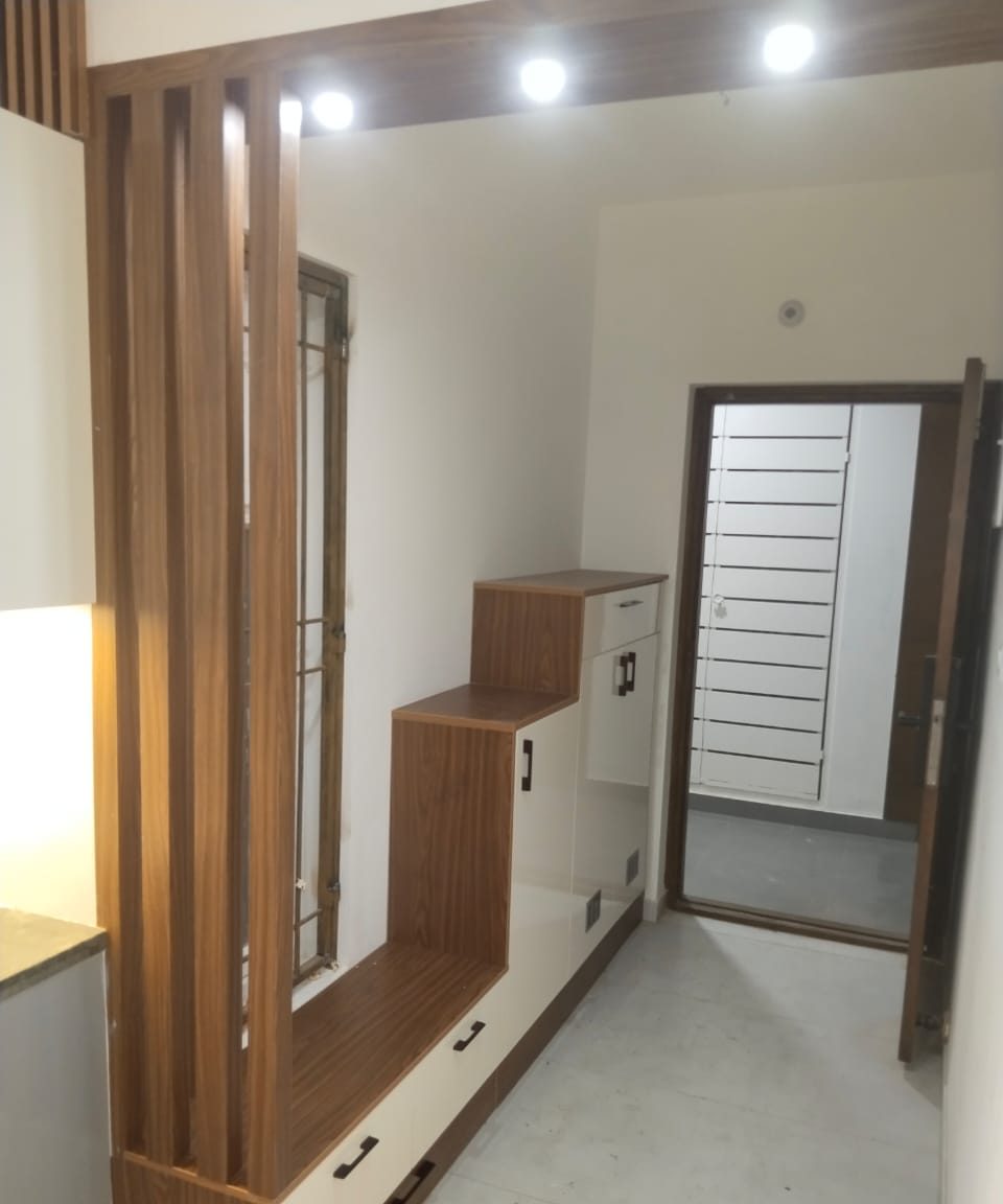 Jali partition and foyer storage, by Padmodya Interiors