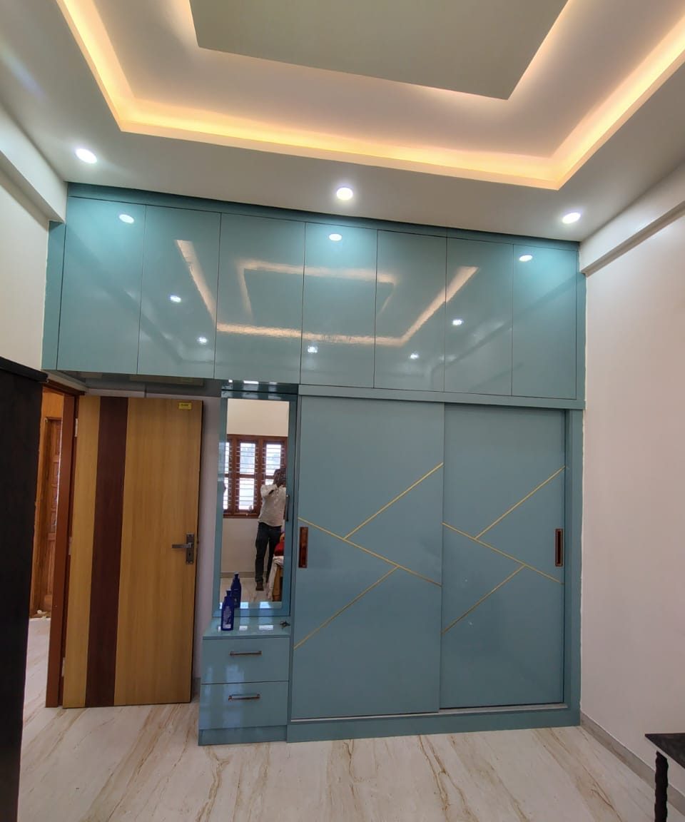 Sliding wardrobe with inlay detail, by Padmodya Interiors